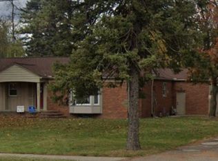 21626 W Ten Mile Rd, Southfield, MI 48075