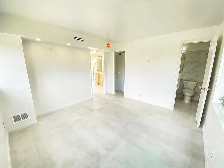 2755 NE 28th Ave #C1 — Photo 12
