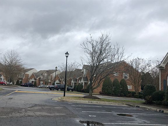 5th image of 826 W Lake Cir