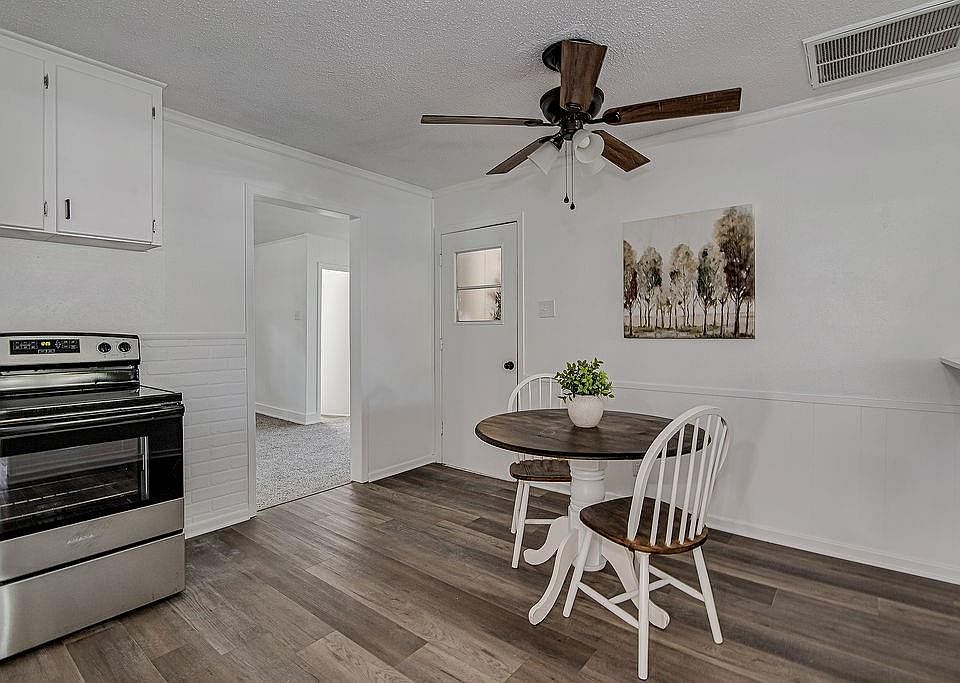 1st image of 541 NW Lorna St #541