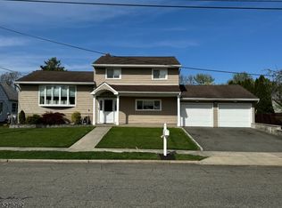 43 Sandra Dr, Totowa, NJ 07512