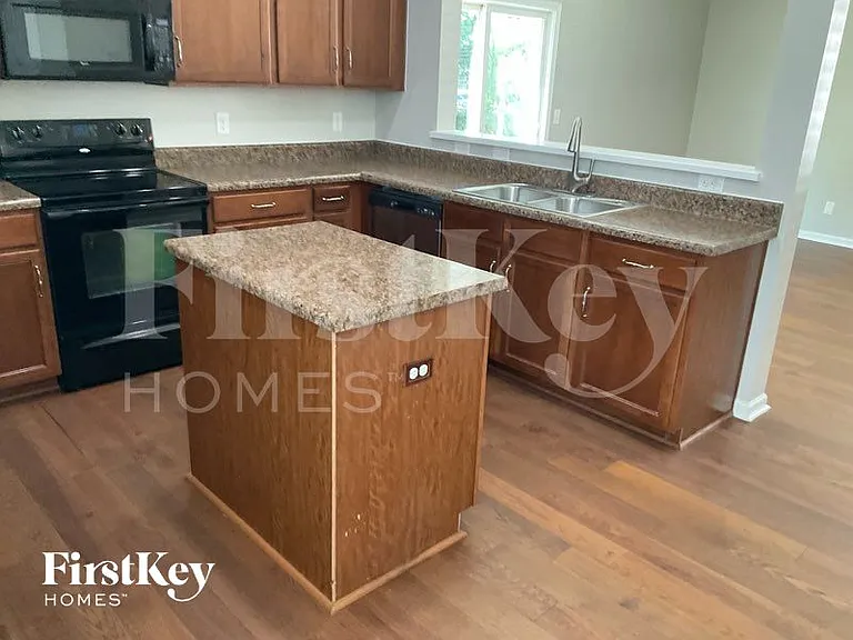 10118 Green Grass Rd — Photo 4