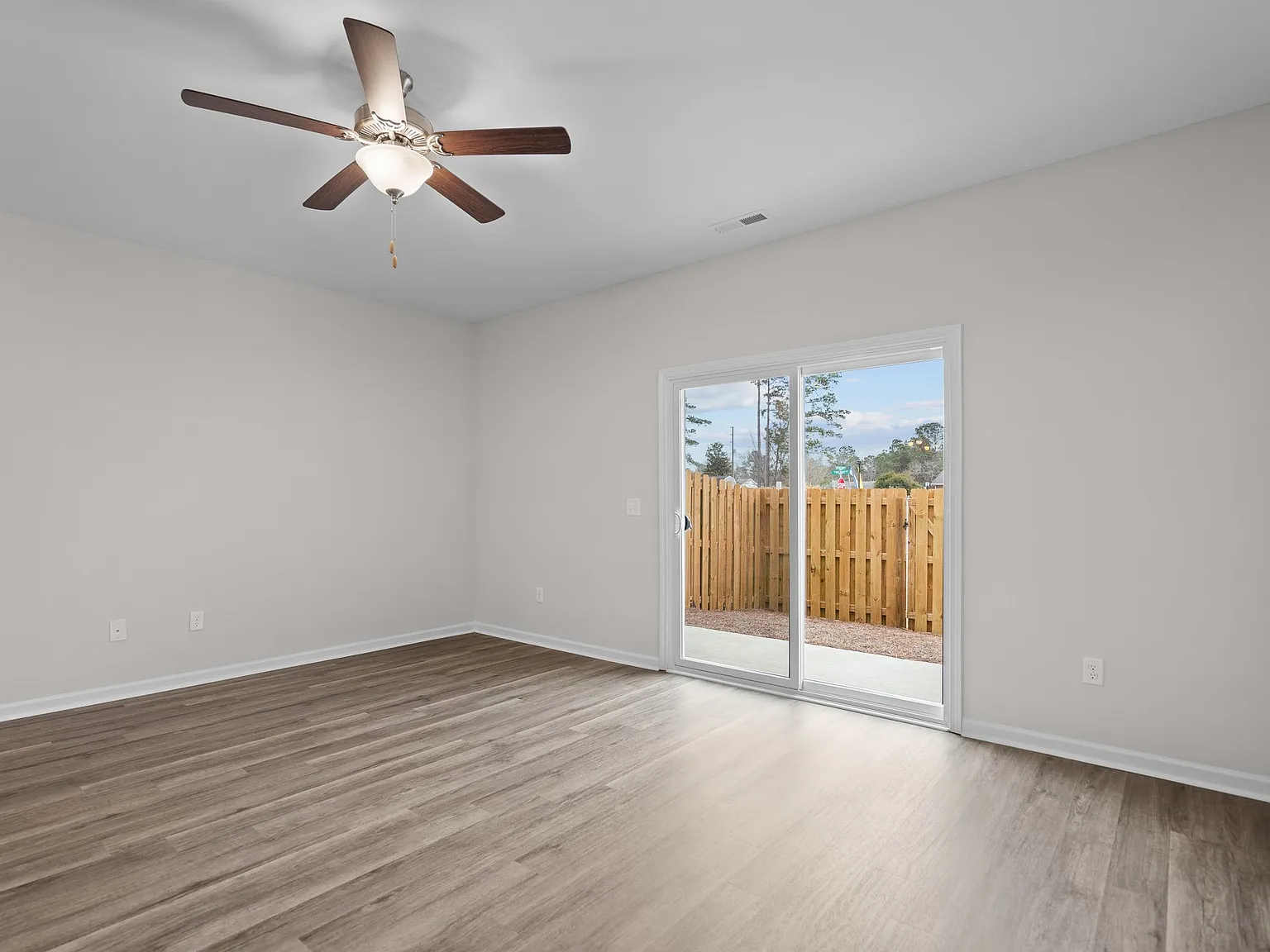 3 bed, 1652 sqft, $2,000 — Photo 3