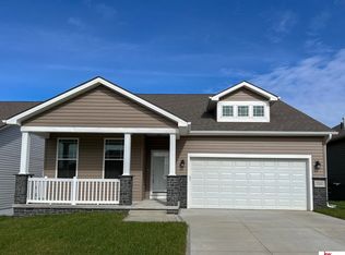 2202 Hedgeapple Rd, Plattsmouth, NE 68048