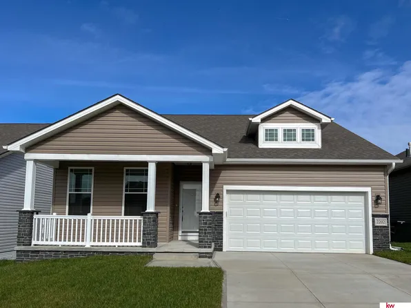 2202 Hedgeapple Rd, Plattsmouth, NE 68048