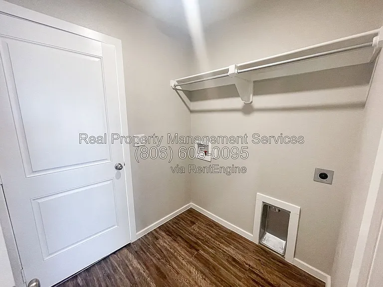 2101 N Avenue L — Photo 11