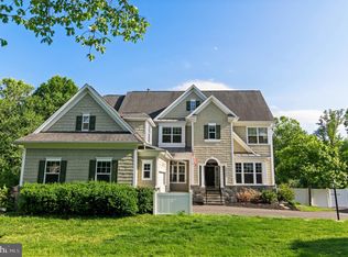 19244 Fuller Heights Rd, Triangle, VA 22172