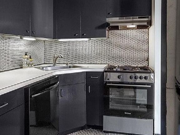 2nd image of 9 Barrow St APT 6G
