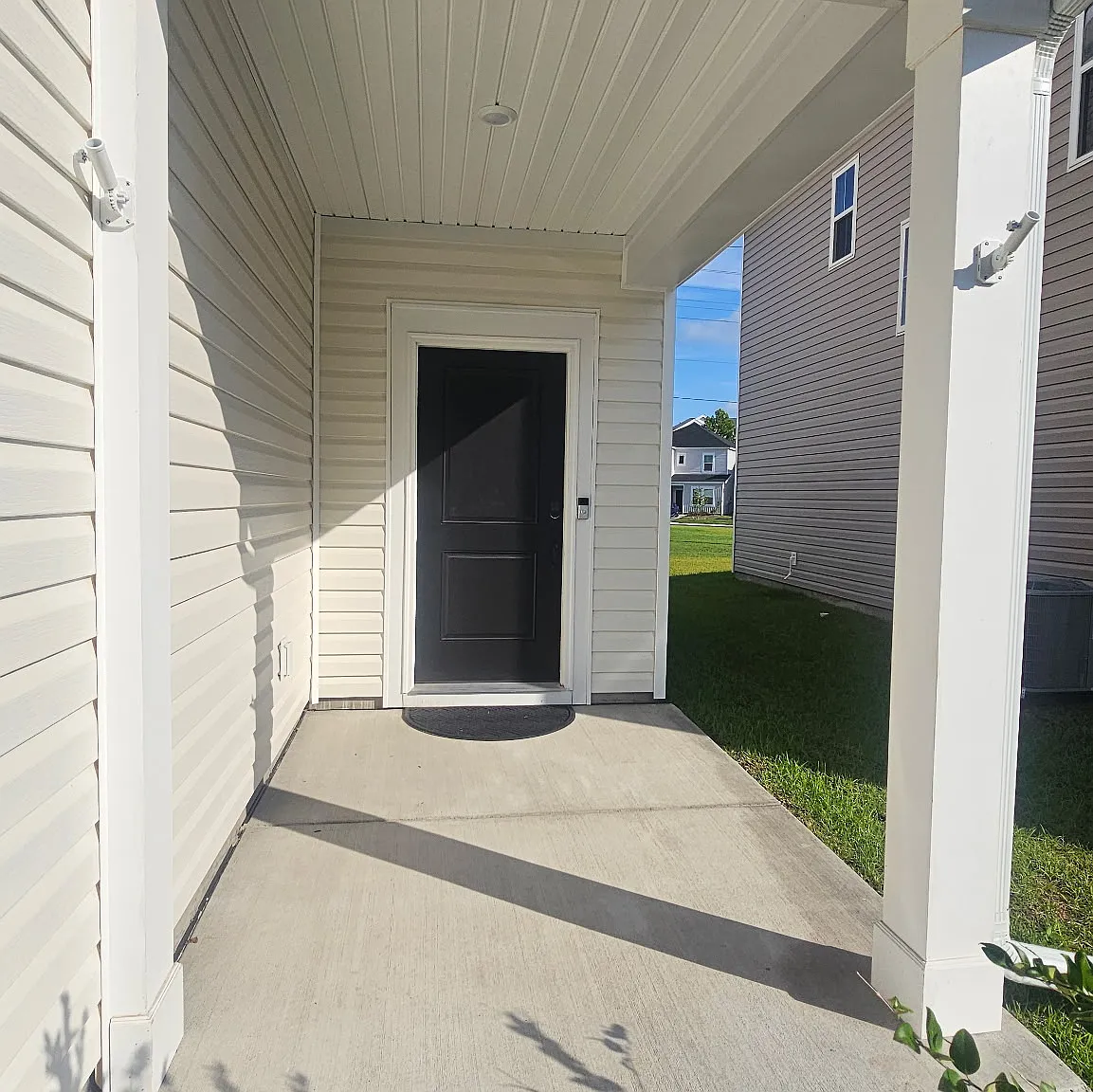 3 bed, 2.5 bath, 1616 sqft, $2,200 — Photo 3