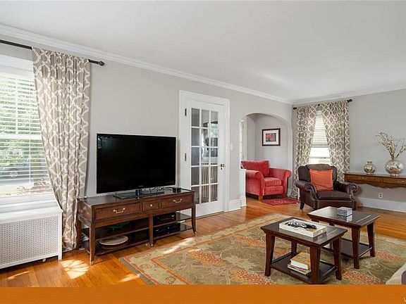 3rd image of 876 Parkside Ave