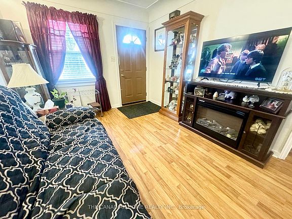 4th image of 611 Rennie St