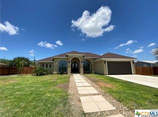 949 W Scott St, Asherton, TX 78827