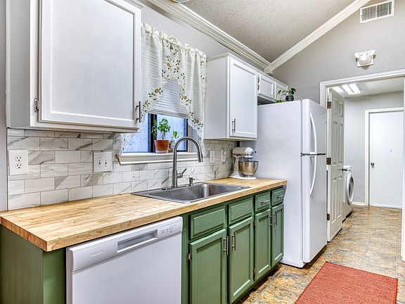 3rd image of 2817 Country Creek Ln