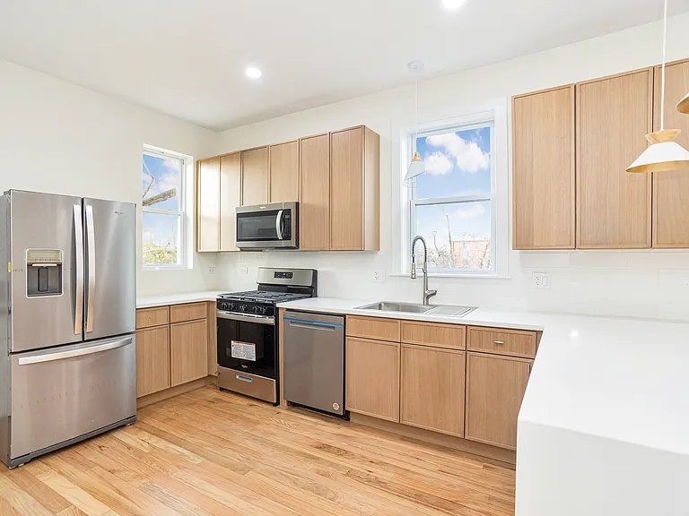 416 N Troy St #1 — Photo 9