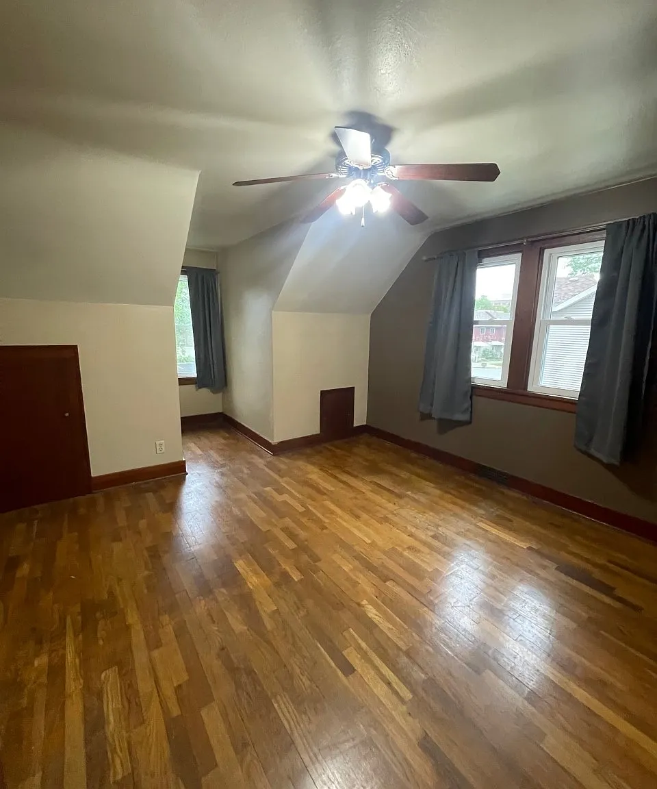 5 bed, 2.5 bath, $2,500 — Photo 4