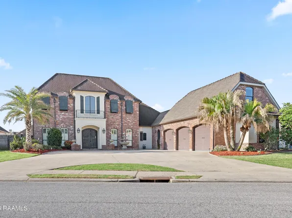 1002 Le Triomphe Pkwy, Broussard, LA 70518