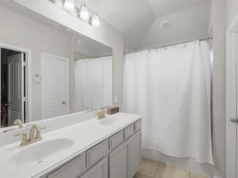 21403 Bluebonnet Cove Ct — Photo 17
