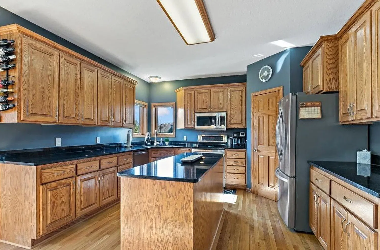 5 bed, 3.0 bath, 3500 sqft, $3,200 — Photo 3