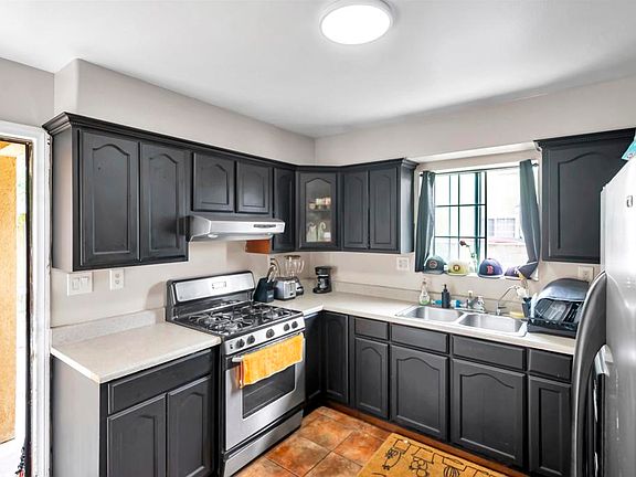 2nd image of 5151 Niland St