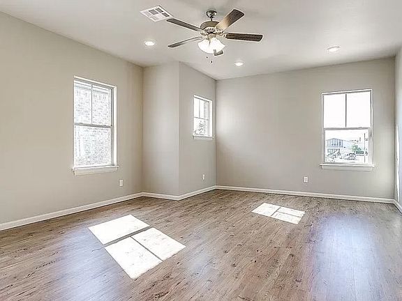 4th image of 29 E Hurd St