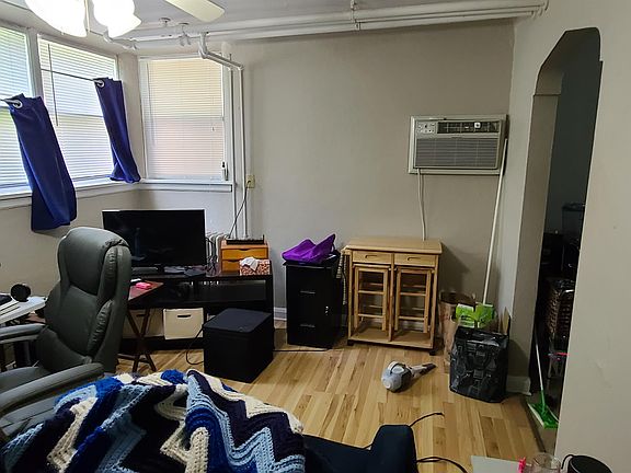 2nd image of 1947 Grand Ave #15002222