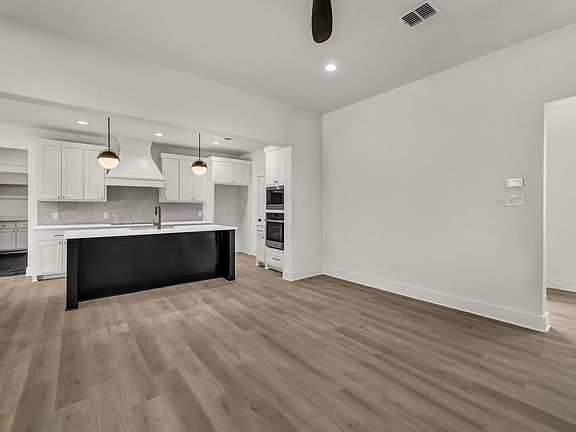 5th image of 225 Jefferson Way