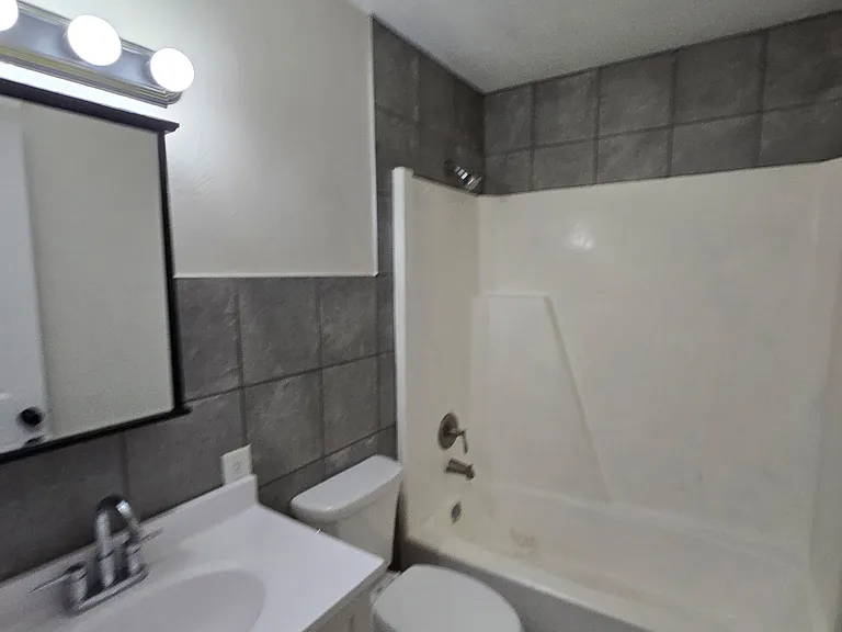 5205 S Brooks Dr #B — Photo 6
