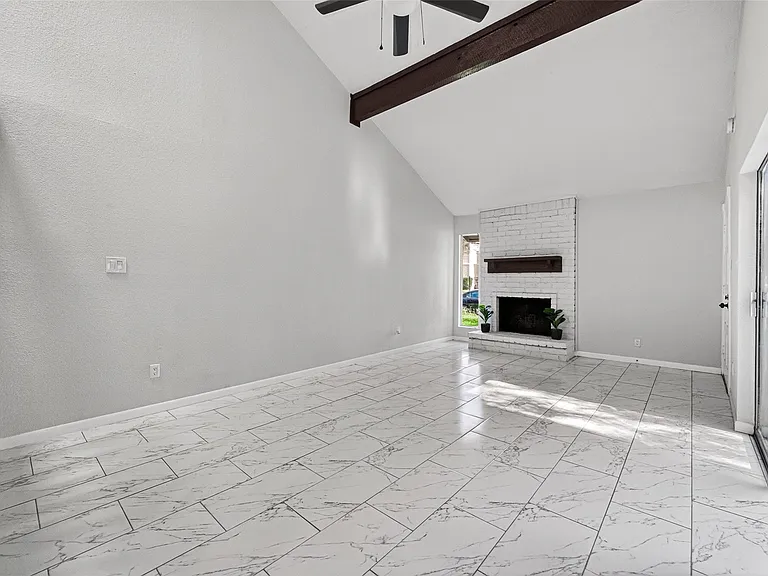8046 Ellinger Ln — Photo 3