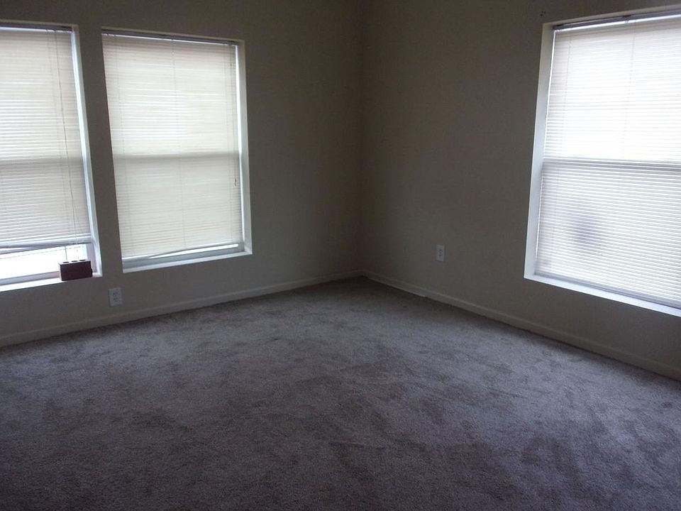 2nd image of 450 Haywood Rd