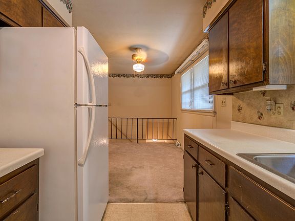 5th image of 4619 Golfview Dr NE