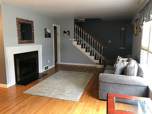4th image of 23209 Beachwood Blvd