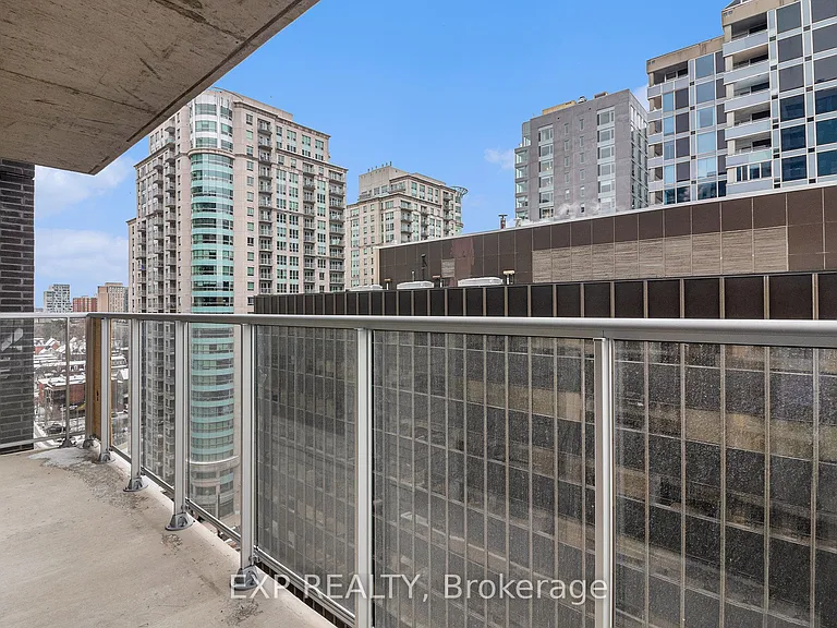 180 George St #1301 — Photo 22