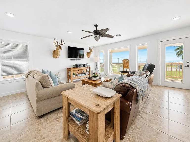 2310 Teal St — Photo 2