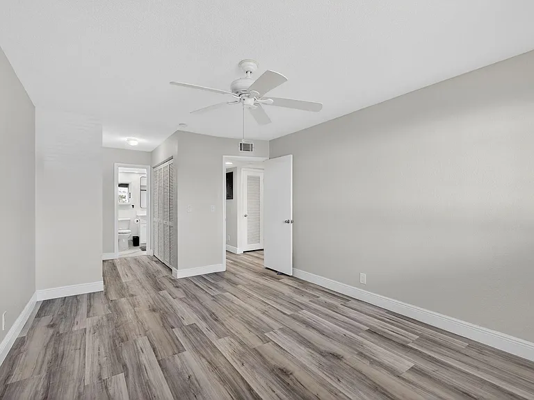 100 Shore Ct #208 — Photo 35