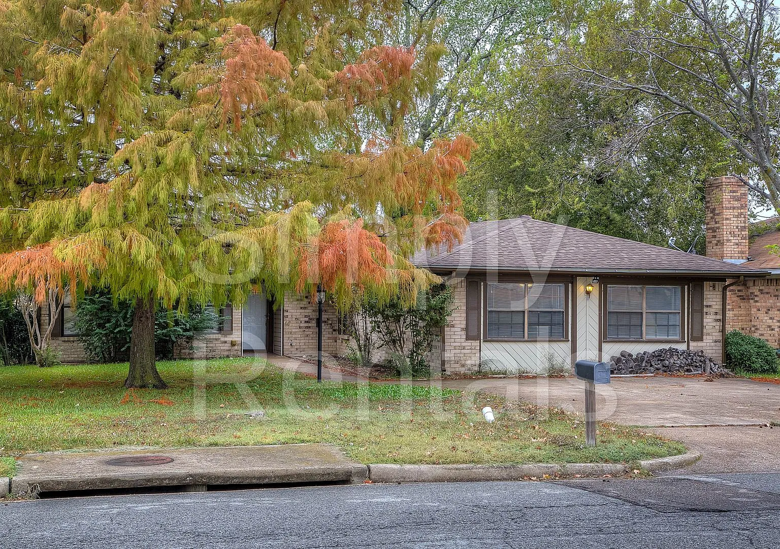 6716 Sayle - Greenville — Photo 1