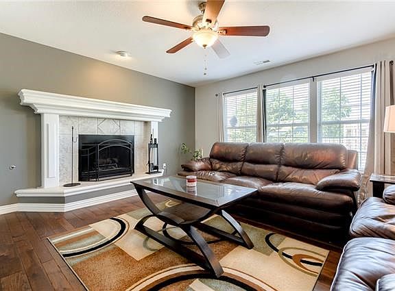 4th image of 1008 SE Granada Dr