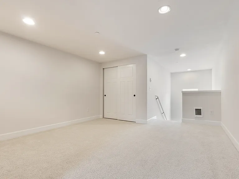 1316 Chelsea Walk NE — Photo 18