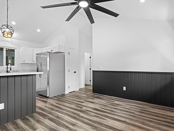 3rd image of 16-2083 Coconut Dr