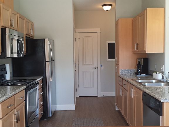 5th image of 1605 Oak St SE Unit 304