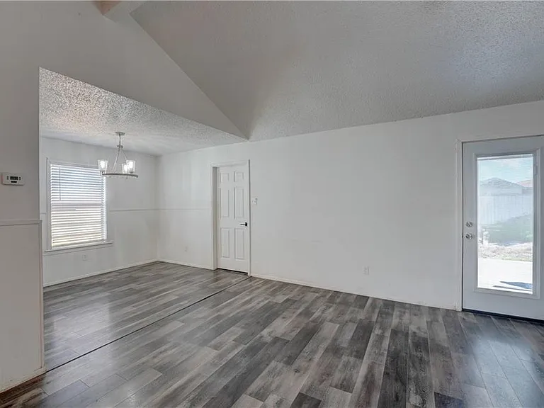 2310 Vialoux Dr — Photo 10