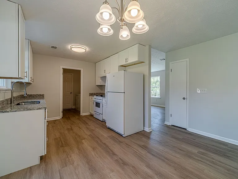 594 Harvard Dr — Photo 19