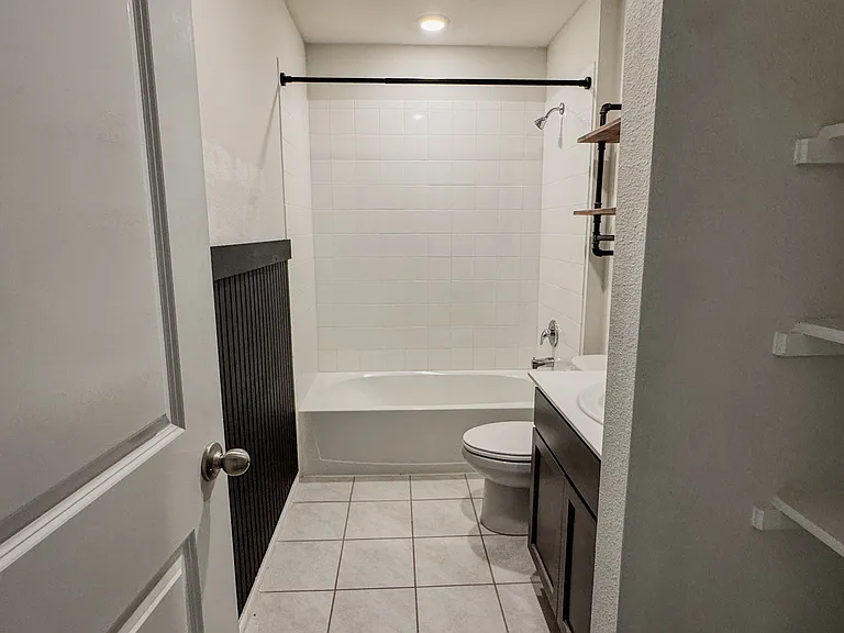 801 Meadow Creek Ln — Photo 18