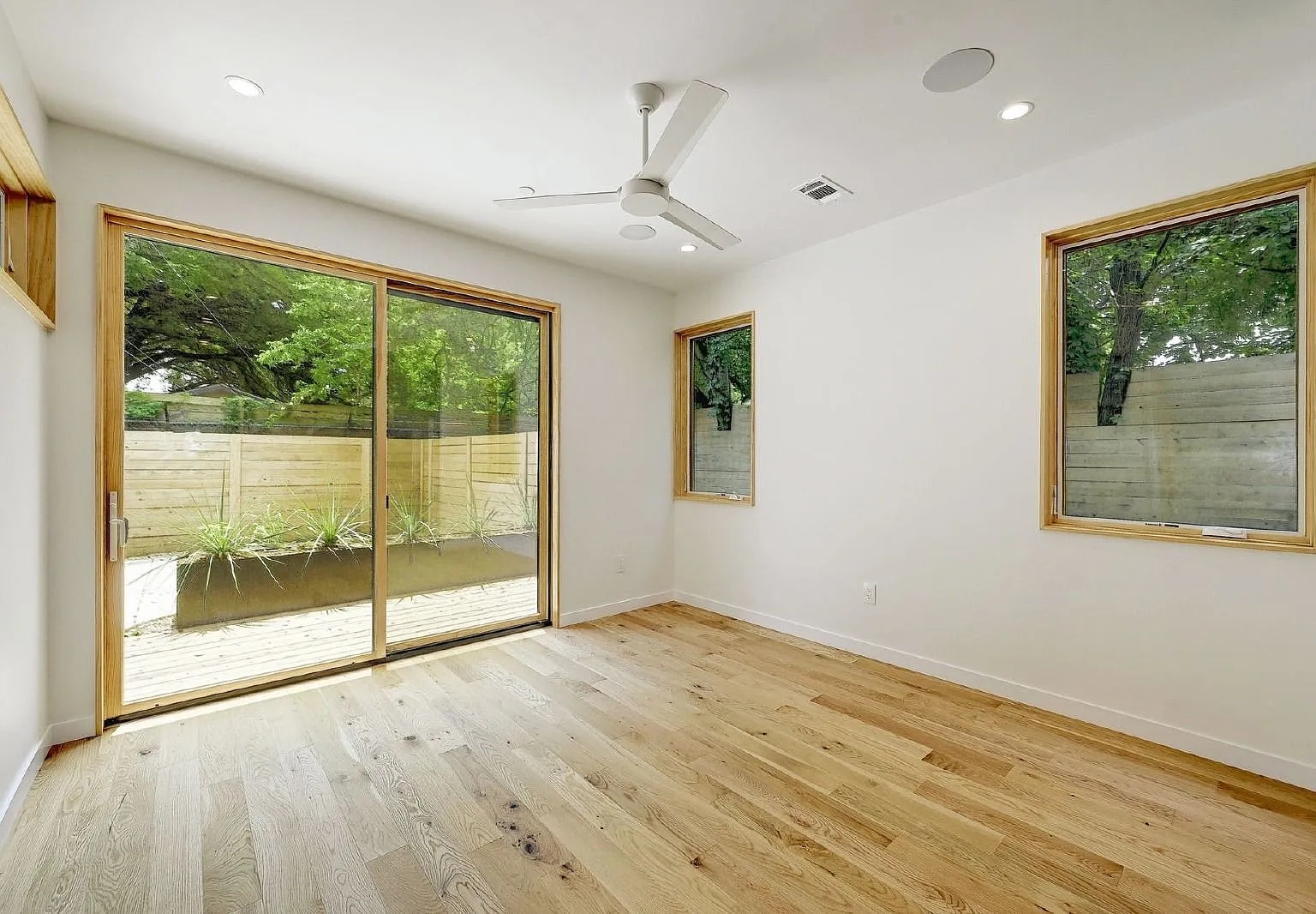 2 bed, 1.5 bath, 966 sqft, $3,300 — Photo 4