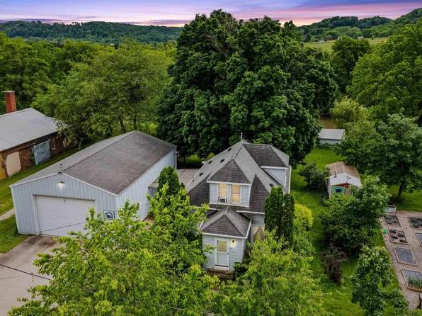 235 E Water Ave, Wadena, IA 52169