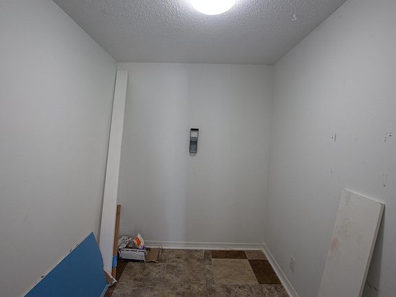 5th image of 1101 Russell Dr