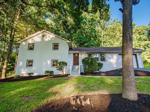 300 Arrowhead Trl, Christiansburg, VA 24073