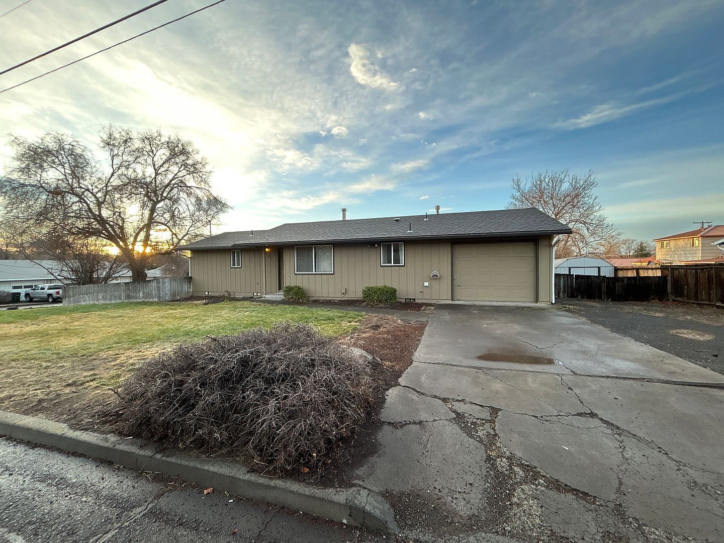 185 NE Oak St, Madras, OR 97741 Zillow