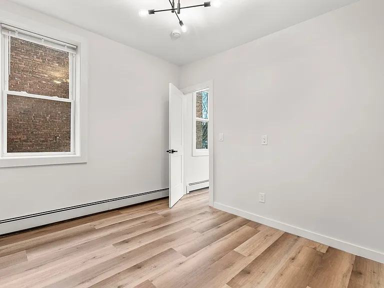 411-431 N Main St #8 — Photo 17