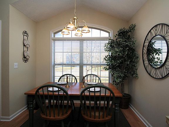 4th image of 3037 Many Oaks Park