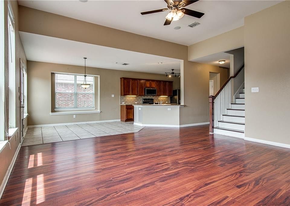 1st image of 4852 Carrotwood Dr